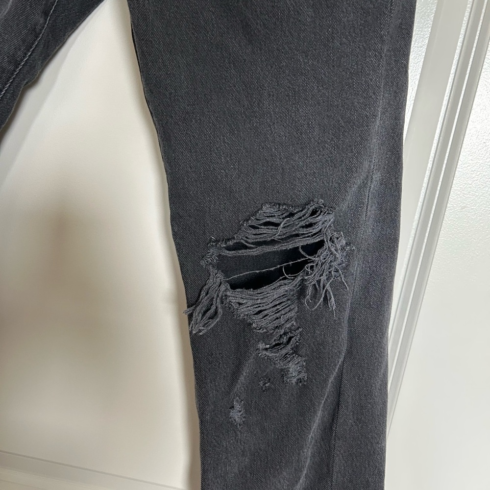 7 For All Mankind Black Easy Straight Leg Distressed 5 button Jeans - Picture 2 of 8
